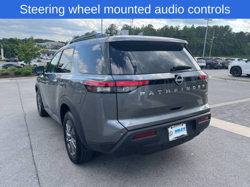 2025 Nissan Pathfinder SV