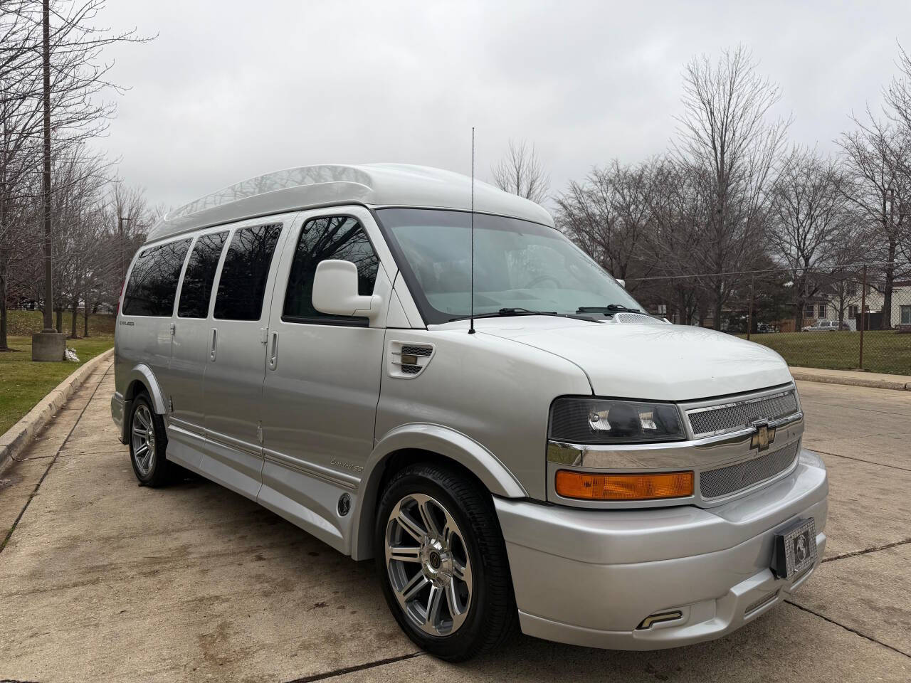 2017 Chevrolet Express 2500 3dr Cargo Van's photo