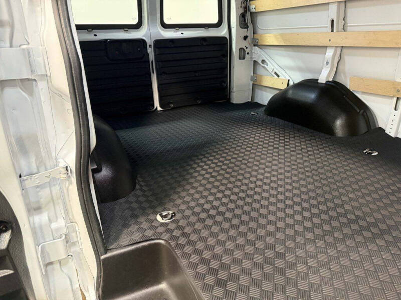 2024 GMC Savana 2500