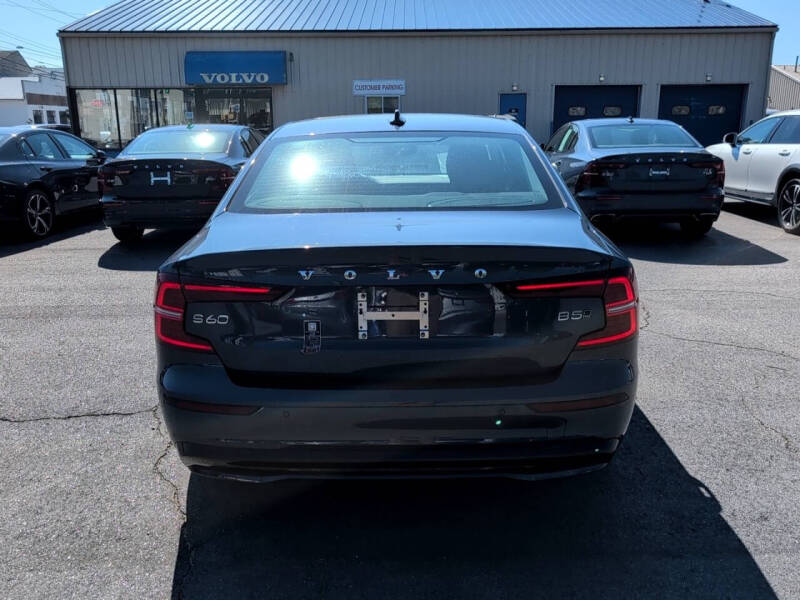 2024 Volvo S60 B5 Core Dark Theme