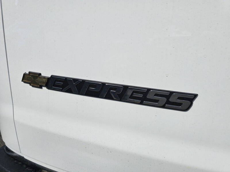 2025 Chevrolet Express 2500