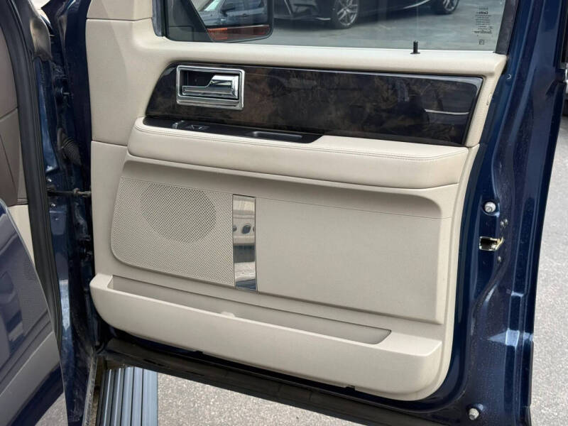 2017 Lincoln Navigator Select