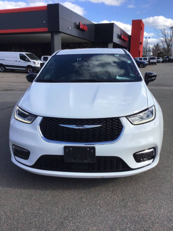 2025 Chrysler Pacifica Select