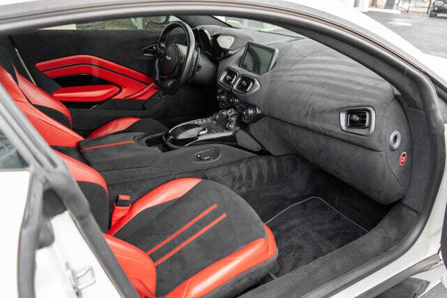 2020 Aston Martin Vantage 26