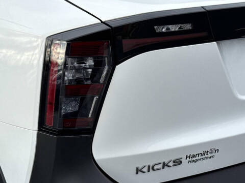 2025 Nissan Kicks SR