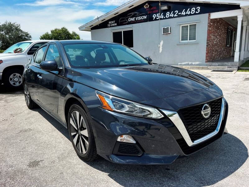 2022 Nissan Altima SV photo 2