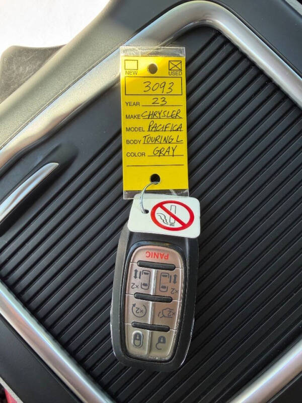 2023 Chrysler Pacifica Touring L
