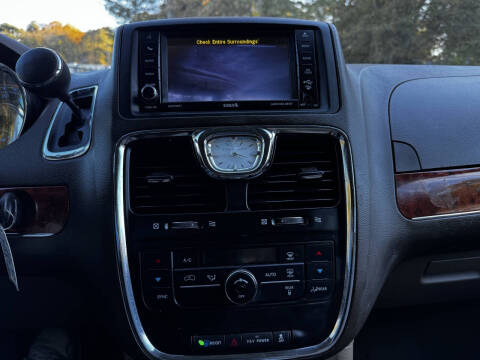 2013 Chrysler Town and Country Touring