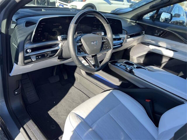 2024 Cadillac LYRIQ Luxury 2