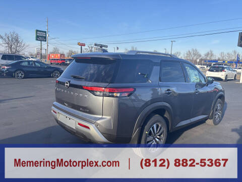 2025 Nissan Pathfinder SL