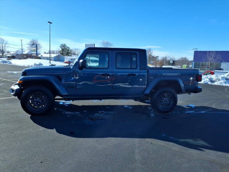 2024 Jeep Gladiator Sport