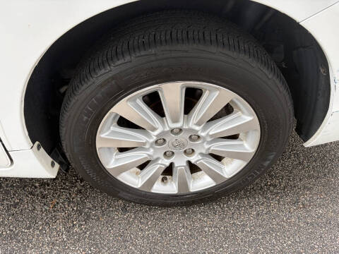 2012 Toyota Sienna LE 7-Passenger