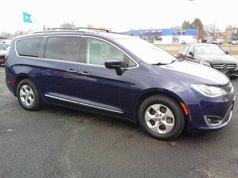 2017 Chrysler Pacifica Touring-L Plus