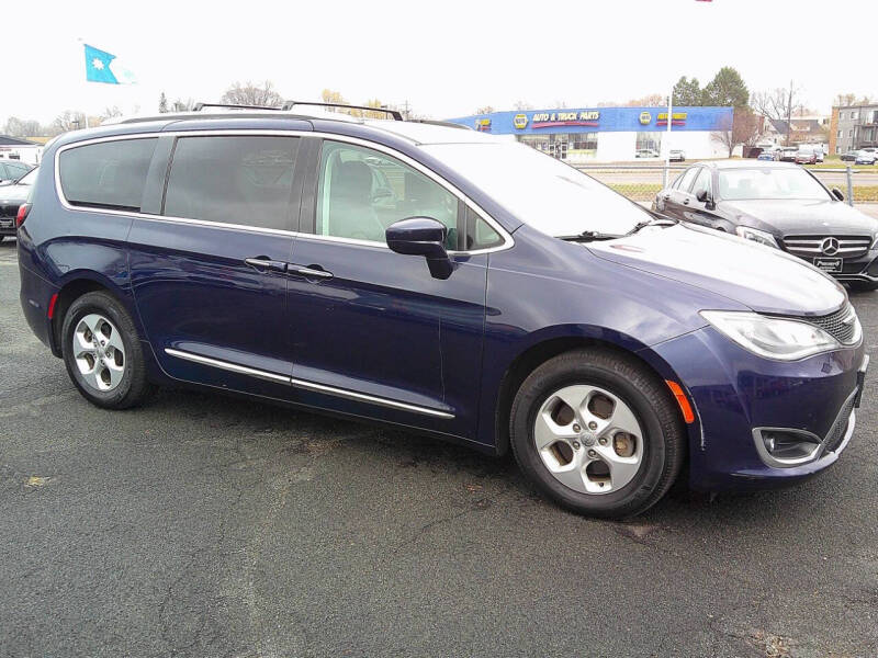 2017 Chrysler Pacifica Touring-L Plus