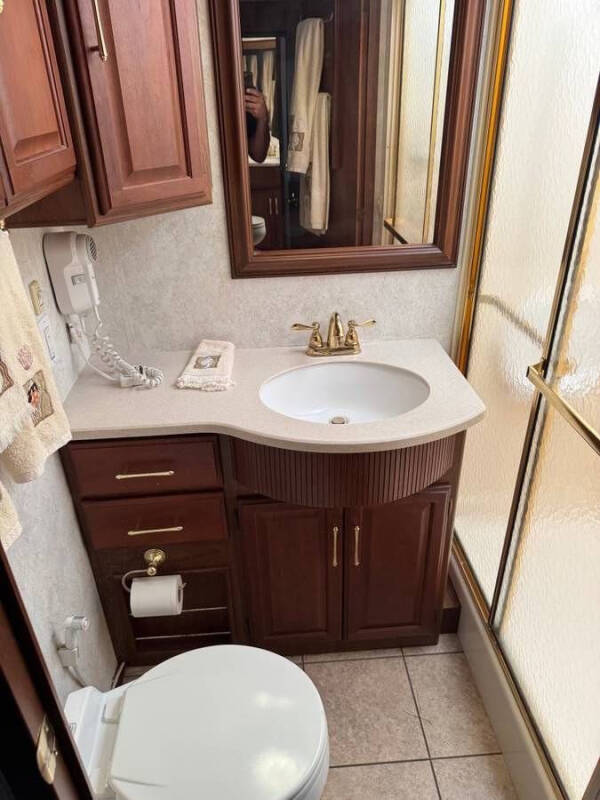 2004 Winnebago Adventurer
