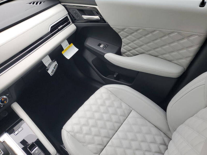 2025 Mitsubishi Outlander PHEV SEL