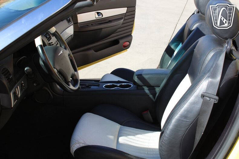 2004 Ford Thunderbird Deluxe