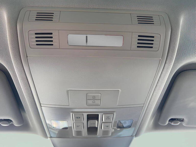 2025 Volkswagen Taos SE Black 4Motion