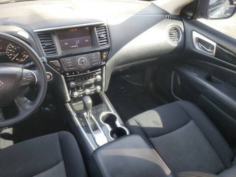 2019 Nissan Pathfinder SV