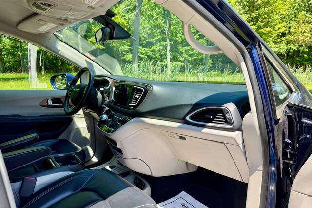 2017 Chrysler Pacifica Touring-L