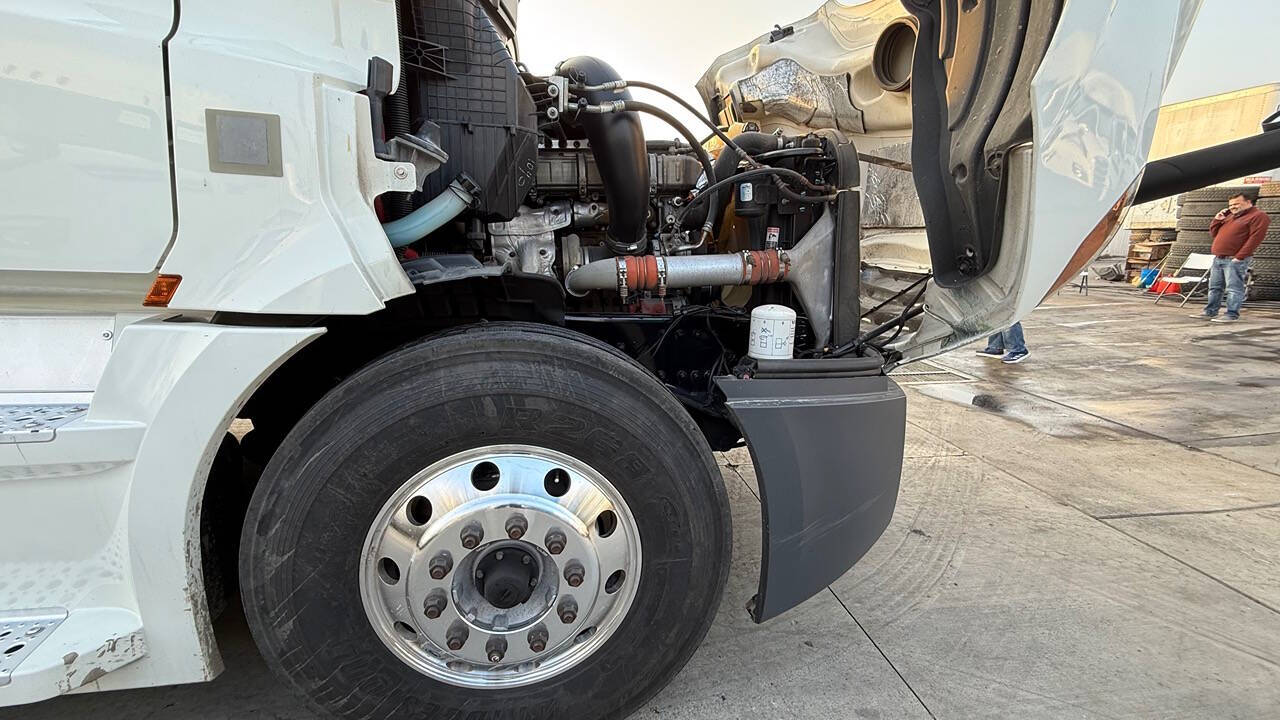 2019 Freightliner Cascadia for sale at KING TRUCK TRAILER SALES in Bakersfield, CA