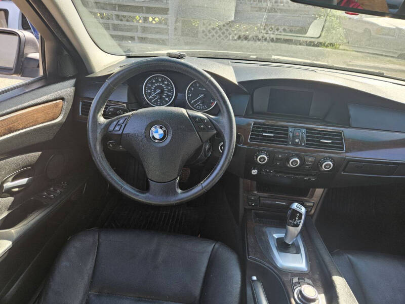 2009 BMW 5 Series 528i photo 17