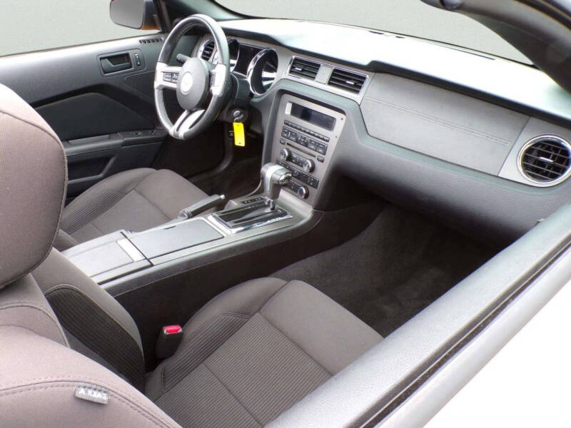 2012 Ford Mustang V6