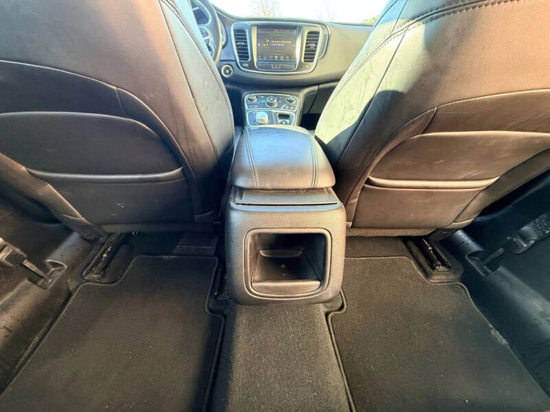 2017 Chrysler 200 Limited Platinum