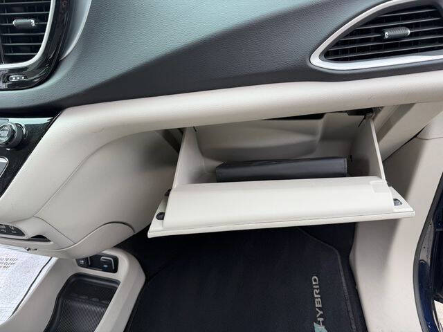 2017 Chrysler Pacifica Hybrid Touring Plus