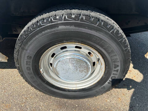 2003 Ford E-Series E-150 Base