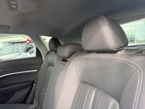 2021 Audi e-tron quattro Premium