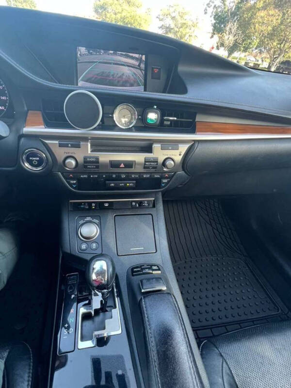 2013 Lexus ES 300h