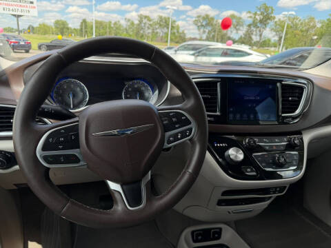 2017 Chrysler Pacifica Touring-L Plus