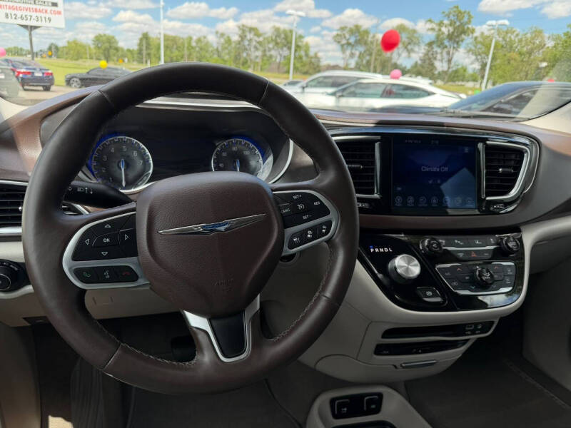 2017 Chrysler Pacifica Touring-L Plus