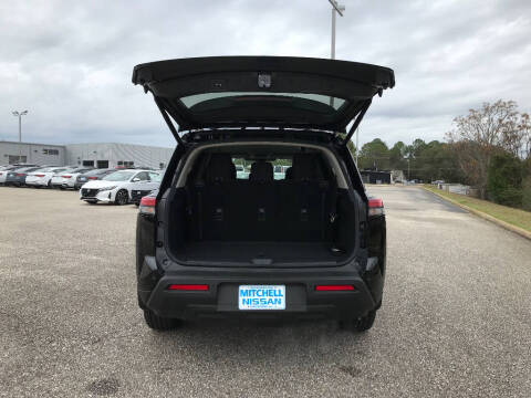 2025 Nissan Pathfinder SV