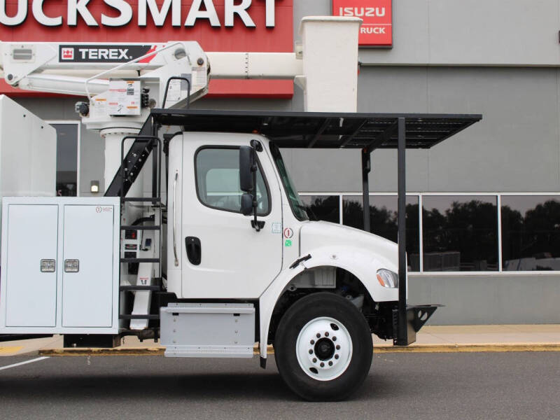 2023 Freightliner M2 106