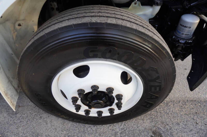 2018 Freightliner M2 106