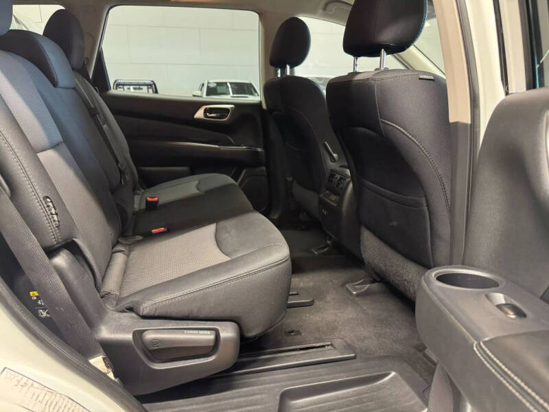 2020 Nissan Pathfinder SV