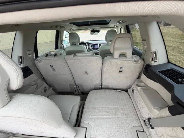 2016 Volvo XC90 T6 Momentum