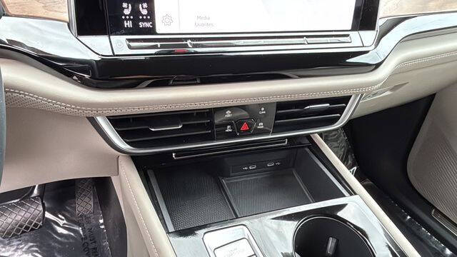 2024 Volkswagen Atlas SE