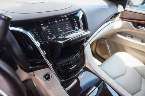 2017 Cadillac Escalade Luxury
