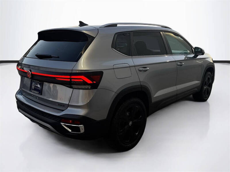 2025 Volkswagen Taos SEL 4Motion