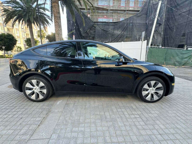 2025 Tesla Model Y Long Range