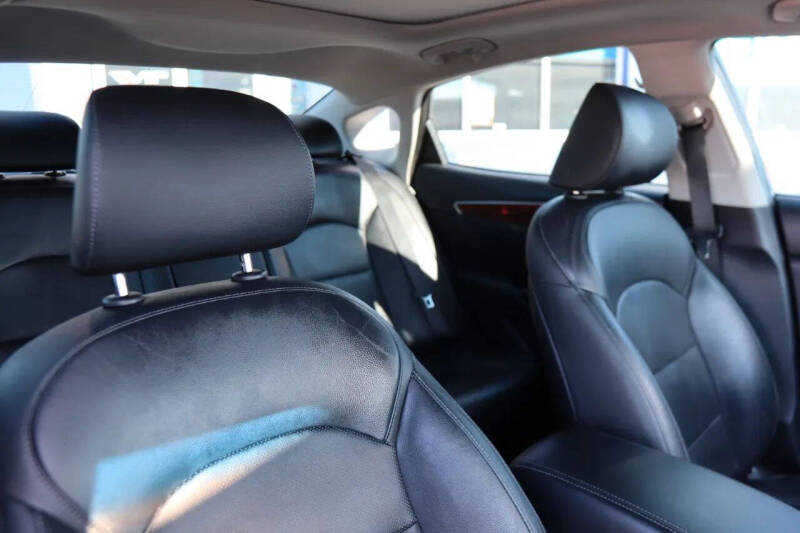 2017 Kia Cadenza Technology