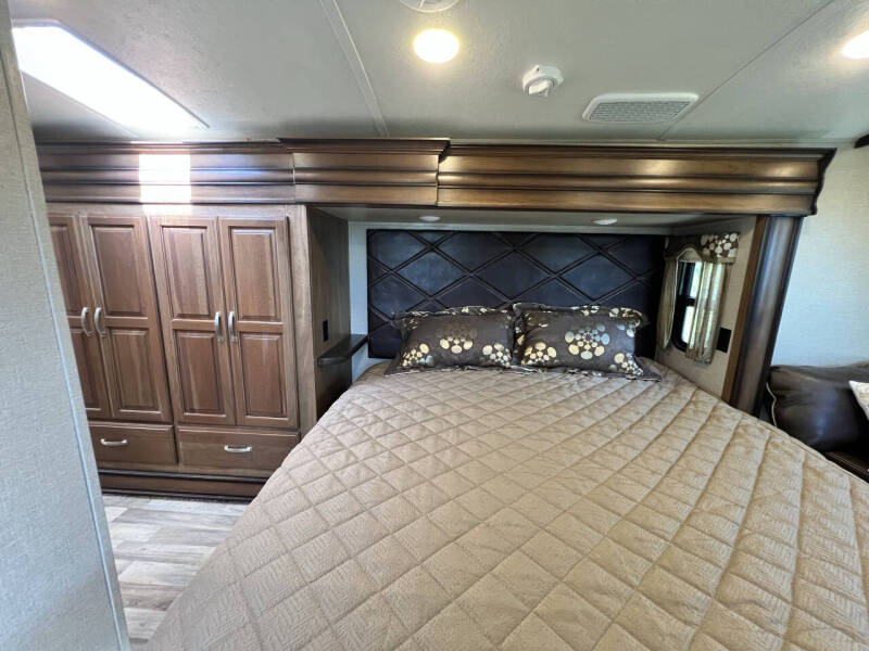 2017 Keystone RV Montana 3810MS-Only 2 Owners