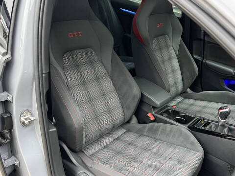 2023 Volkswagen Golf GTI SE