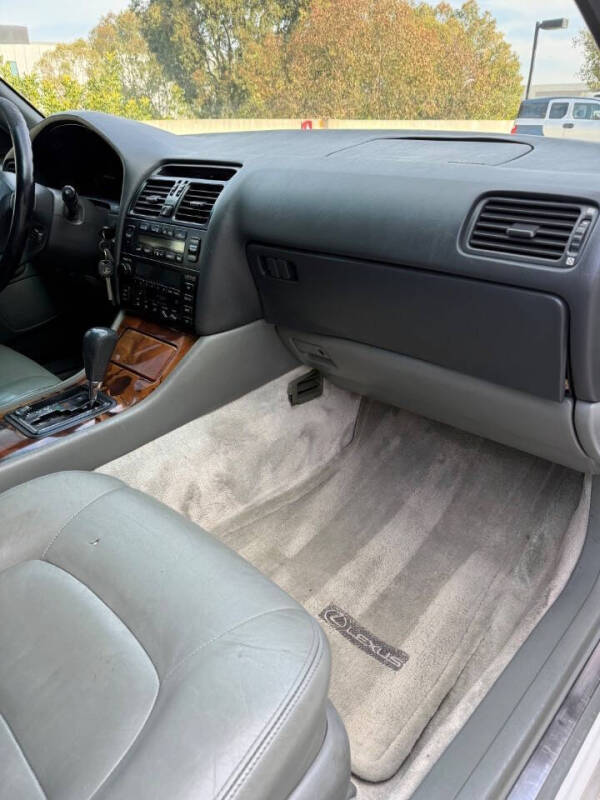 1997 Lexus LS 400 Coach