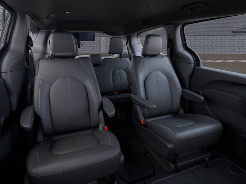 2027 Chrysler Pacifica LX
