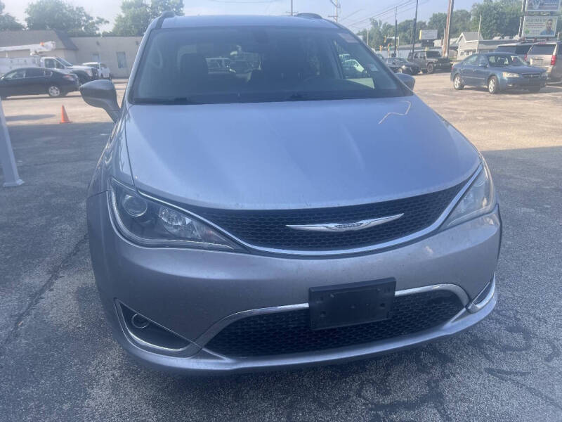 2017 Chrysler Pacifica Touring-L