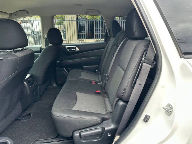 2018 Nissan Pathfinder SV